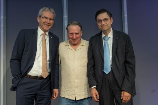 Kabarett im Turm: Robert Palfrader begeisterte das Publikum mit
einer scharfzüngigen und unterhaltsamen Vorstellung.
