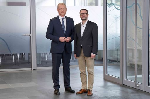  v.l.n.r.: Vorstand Mag. Gerhard Dafert und der Vorsitzende des
Zentralbetriebsrats der NÖ LGA, Gottfried Feiertag, MSc.