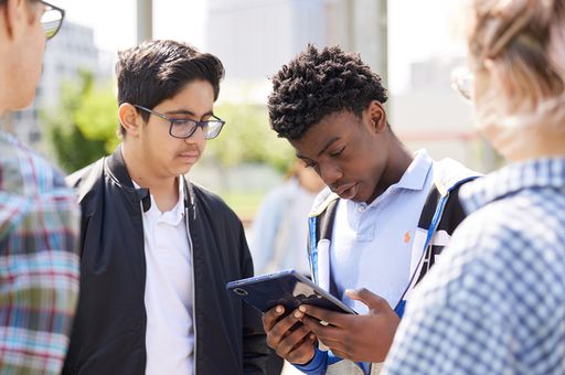 Bei den WiG City Challenge DIY-Touren können die jugendlichen
Teilnehmer*innen mit einer App selbstständig den Bezirk erkunden.