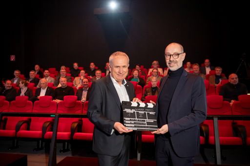 Vorschau Bild von Ludwig Holzer (l.), Geschäftsführer der WINZER KREMS, und
Regisseur Andreas Leitner (r.)