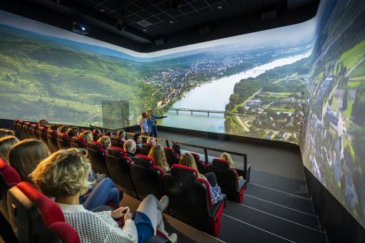 Vorschau Bild von 270 Grad-Filmerlebnis Wein.Handwerk.Leidenschaft in der
Erlebniswelt SANDGRUBE 13 wein.sinn