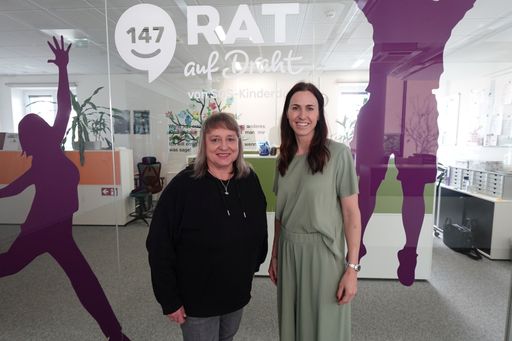 Birgit Satke (li.) und Viki Schnaderbeck (re.) freuen sich auf
die künftige Zusammenarbeit.