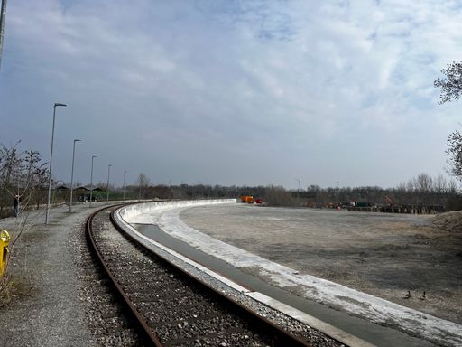  Umschlagplatz mit Bahnanschluss