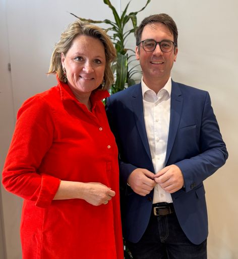  Frau Landesrat Mag. Susanne Rosenkranz gratuliert der MAG
Menschen und Arbeit zum fünfjährigen Jubiläum.