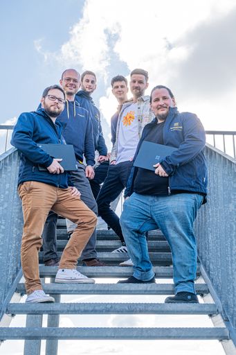 Vorschau Bild von Abteilungsleiter Thomas Koppensteiner (links vorne) gemeinsam mit
seinem Team, den Daten-Helden.