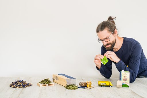 Vorschau Bild von Dietmar Schimani, Leiter des Supply Chain Managements bei
SONNENTOR. Er verantwortet mit seinem Team die Digitalisierung in
der Logistik.