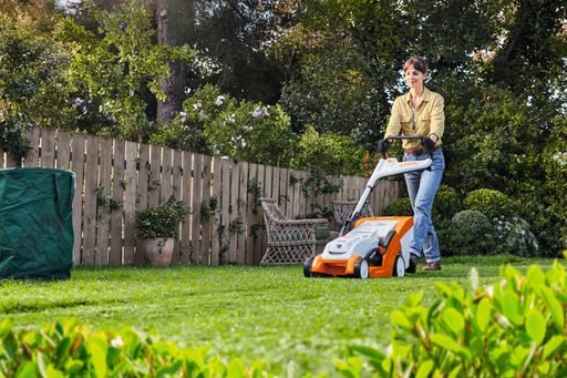 Der Akku-Rasenmäher STIHL RMA 239 C ist eindrucksvoller
Testsieger beim aktuellen Rasenmäher-Test der Stiftung Warentest.