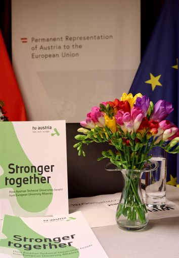  „Stronger together“ war der Titel des Netzwerktreffens auf
Einladung der TU Austria am 1. April in der Ständigen Vertretung
Österreichs bei der Europäischen Union in Brüssel.