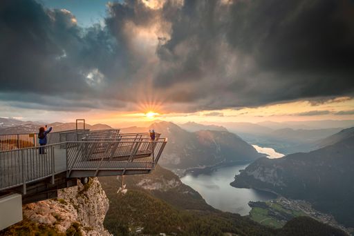 Vorschau Bild von Sonnenuntergang am Krippenstein / Foto: Ferienregion Dachstein
Salzkammergut / Rudi Kain Photografie // Weiterer Text über ots und
www.presseportal.de/nr/177283 / Die Verwendung dieses Bildes für
redaktionelle Zwecke ist unter Beachtung aller mitgeteilten
Nutzungsbedingungen zulässig und dann auch honorarfrei.
Veröffentlichung ausschließlich mit Bildrechte-Hinweis.