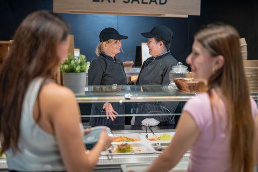 Vorschau Bild von Österreichs Großküchen versorgen täglich rund 2,5 Millionen
Menschen mit hochwertigen Mahlzeiten.