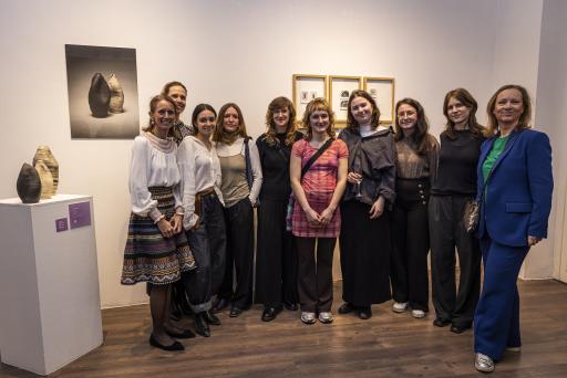 Vorschau Bild von vl.n.r.: Therese Niss, Verena Aichholzer, Künstlerinnen und
Andrea Jungmann (ehemalige GF Sotheby´s Österreich)