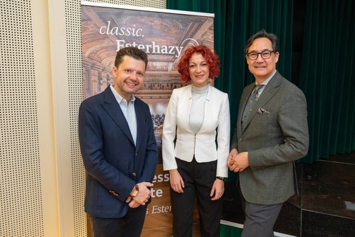 Vorschau Bild von Julian Rachlin (Intendant HERBSTGOLD - Festival), Maria Radutu
(künstlerische Leitung KEYS TO HEAVEN) und Rico Gulda
(Generalintendant)