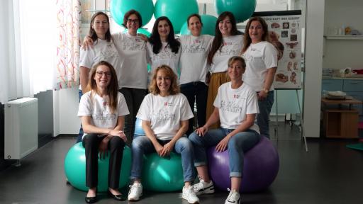  Die Familienhebammen betreuen und beraten schwangere Frauen
einfühlsam und unterstützt kostenlos mit dem Ziel, gesundheitliche
Risiken zu senken. Credits: Gesundheitsdienst der Stadt Wien (MA 15)