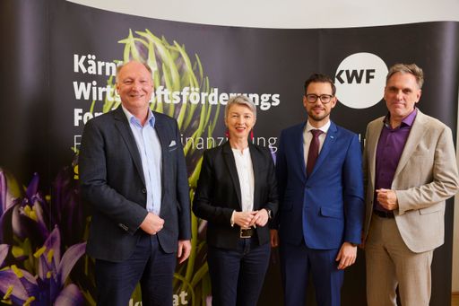  v.l.n.r. Martin Zandonella | Vorsitzender des KWF-Kuratoriums,
Gaby Schaunig | Technologiereferentin, Sebastian Schuschnig |
KWF-Aufsichtskommissär, Roland Waldner | KWF-Vorstand