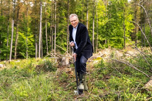  Das lavera Waldprojekt wurde 2021 von Firmengründer Thomas Haase
ins Leben gerufen, um einen aktiven Beitrag zur Bewahrung der Natur
zu leisten // Weiterer Text über ots und
www.presseportal.de/nr/64783 / Die Verwendung dieses Bildes für
redaktionelle Zwecke ist unter Beachtung aller mitgeteilten
Nutzungsbedingungen zulässig und dann auch honorarfrei.
Veröffentlichung ausschließlich mit Bildrechte-Hinweis.
