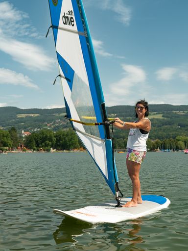  Teste unter anderem Windsurfen und Stand up paddle beim Summer
Opening am Stubenberg See in der Oststeiermark von 30. April bis 4.
Mai.