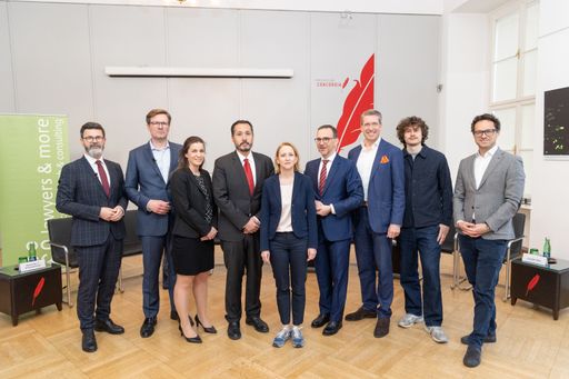 https://www.apa-fotoservice.at/galerie/39187 v.l.n.r.: Michael
Köttritisch (Moderation), Martin Spitzer, (Wirtschaftsuniversität
Wien), Linda Mittnik-Potmesil (Bundesministerium für Justiz),
Alexander T. Scheuwimmer (Präsident Juristenverband und Partner bei
TAIYO Legal), Ingrid Schöberl (Industriellenvereinigung), Bernhard
Breunlich (Geschäftsführender Gesellschafter, lawyers & more),
Florian Laszlo (Observer), Leander Götz (Fakultätsvertretung Jus -
Universität Wien), Simon Schützeneder (Vorsitzender der Vereinigung
Österreichischer Unternehmensjurist:innen VUJ)