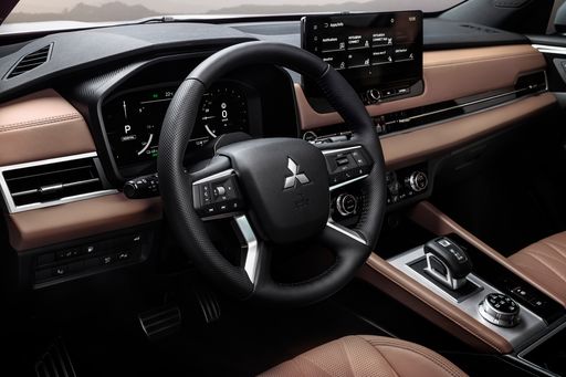  Der neue Mitsubishi Outlander Plug-in Hybrid steht für souveräne
Kontrolle, höchste Sicherheit – und purer Fahrspaß in jeder
Situation.