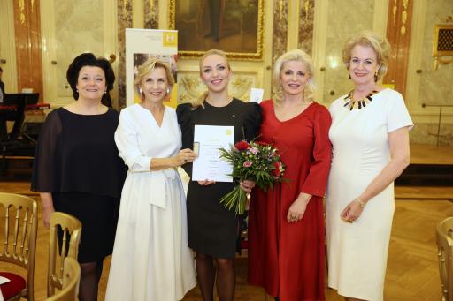 Vorschau Bild von Ehrung der Geigensolistin Lidia Baich.