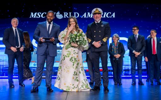  Cruise Director Everson Bevelle, Taufpatin Drew Barrymore und
Kapitän Dino Sagani feiern die Taufzeremonie der MSC World America
// Weiterer Text über ots und www.presseportal.de/nr/170483 / Die
Verwendung dieses Bildes für redaktionelle Zwecke ist unter
Beachtung aller mitgeteilten Nutzungsbedingungen zulässig und dann
auch honorarfrei. Veröffentlichung ausschließlich mit
Bildrechte-Hinweis.