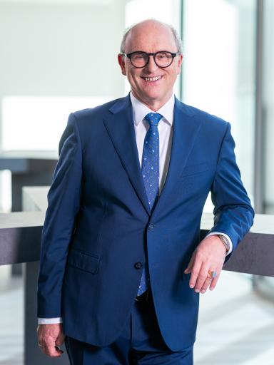 Vorschau Bild von Hans Georg Hagleitner werde sich bis März 2026 aus seiner
operativen Tätigkeit im Familienunternehmen zurückziehen