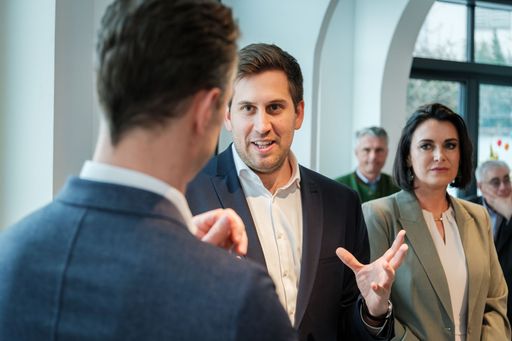 Vorschau Bild von Staatssekretär Alexander Pröll beim Diskurs außer Dienst