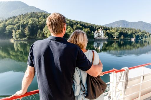 Vorschau Bild von Gemütliche Schifffahrt am Grundlsee im Ausseerland Salzkammergut.