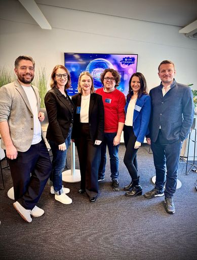 v.l.n.r.: Pierre Greber (COPE), Xenia Daum (Kleine Zeitung
Geschäftsführerin), Maresa Wolkenstein (COPE), Markus Lauscher
(COPE), Marion Stelzer-Zöchbauer (COPE Geschäftsführerin), Herwig
Langanger (Styria Media Group Vorstand)
