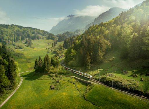 Vorschau Bild von 5 Gründe - die Nachhaltigkeit Luzern-Interlaken Express auf dem
Brünig, Zentralschweiz