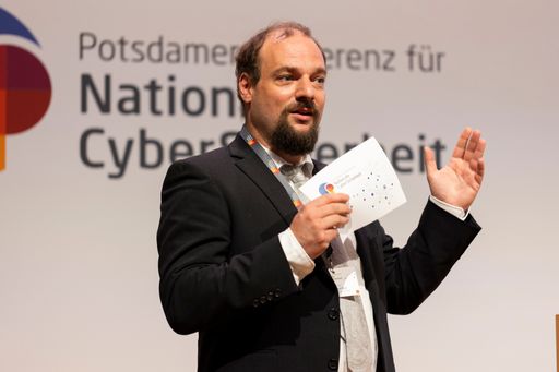  Potsdamer Konferenz für Nationale CyberSicherheit am 21./ 22. Mai
2025 am HPI // Weiterer Text über ots und
www.presseportal.de/nr/22537 / Die Verwendung dieses Bildes für
redaktionelle Zwecke ist unter Beachtung aller mitgeteilten
Nutzungsbedingungen zulässig und dann auch honorarfrei.
Veröffentlichung ausschließlich mit Bildrechte-Hinweis.