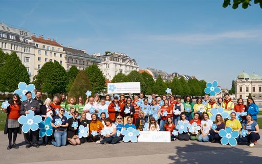Vergissmeinnicht-Mitgliedsorganisationen aus allen gemeinnützigen
Bereichen bei der symbolischen Dankes-Aktion in Wien