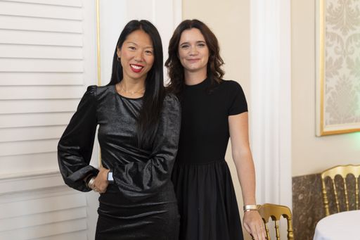  Victoria Schmied (rechts im Bild) und Sindy Amadei (links im
Bild) freuen sich auf die große Award-Show am Abend des 8. Oktober
2025 im Zuge des zehnten Jubiläums.