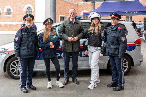 Innenminister Gerhard Karner beim Girls‘ Day 2025