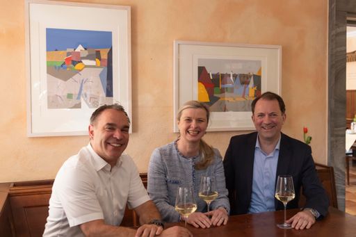 Vorschau Bild von Übergabe des Meisterwerks von Karl Korab an den Gasthof Prankl in
Spitz.