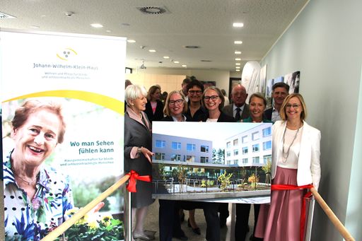  v.l.n.r.: Maria Rauch-Kallat (Vereins-Vizepräsidentin ÖBW),
Ingeborg Rinke (Vereinspräsidentin ÖBW), Brigitte Fila
(Geschäftsführerin ÖBW gemGmbH), Michaela Schüchner
(Bezirksvorsteherin Penzing), Oskar Grün (Vereins-Vizepräsident
ÖBW), Monika Badilla (stv. Geschäftsführerin FWS), Stefan Marchewa
(Geschäftsführer ÖBW gemGmbH), Daniela Palk (Vorständin
Diakoniewerk)