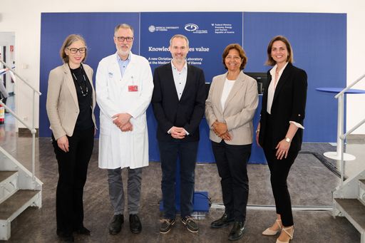 Von links nach rechts: Michaela Fritz (MedUni Wien), Wolfgang
Peter Weninger (MedUni Wien), Georg Stary (MedUni Wien), Sylvia
Knapp (MedUni Wien, Christian Doppler Forschungsgesellschaft), Sara
Leitao (Johnson & Johnson Innovative Medicine Austria).