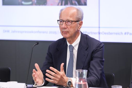  Hans Dieter Pötsch, Präsident der DHK, Aufsichtsratsvorsitzender
der Volkswagen AG und Vorstandsvorsitzender der Porsche SE