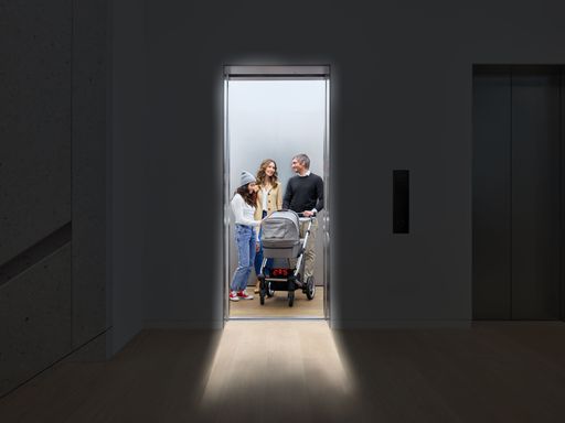 Schindler setzt mit der automatischen Evakuierungsvorrichtung bei
Neuanlagen und als Tool zur Nachrüstung auf eine lückenlose
Blackout-Vorsorge im Lift, um die Sicherheit der Fahrgäste maximal
zu erhöhen.