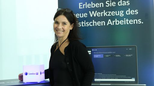 Susanne Mortimore, CEO LexisNexis Österreich, präsentiert Lexis+
AI