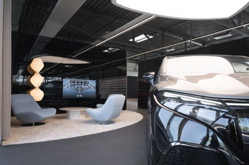 Merbag opens the first Maybach lounge