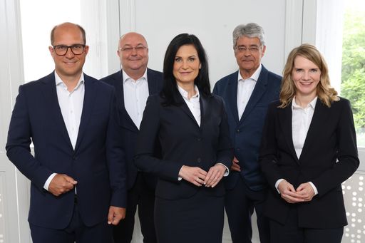 v.l.n.r.: Peter Schiefer, Gerhard Jarosch Silvia Grünberger,
Wolfgang Hesoun, Cathleen Völkel