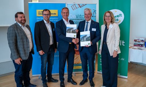  Gemeinsam mit dem Land NÖ, den NÖ Umweltverbänden und
sozialwirtschaftlichen Betrieben entsteht derzeit ein ReUse-Netzwerk
– basierend auf dem erfolgreichen ReVital-Modell aus Oberösterreich.