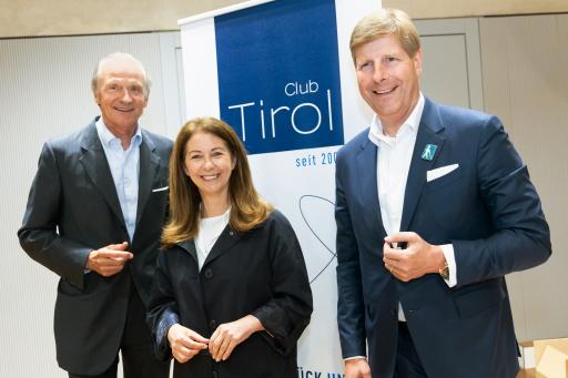 Vorschau Bild von v.l.: Club Tirol-Vorstandsmitglied Peter Kunz (Kunz Wallentin
Rechtsanwälte), Vorstandsdirektorin der Tiroler Versicherung Isolde
Stieg und Club Tirol-Präsident Julian Hadschieff (Humanocare)