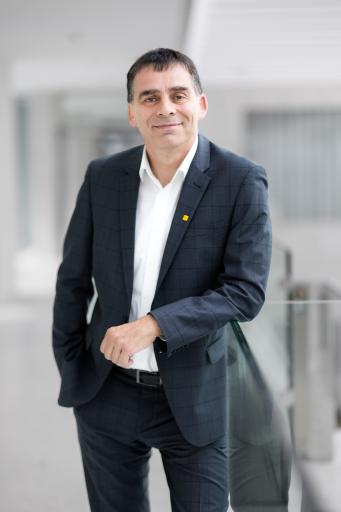  Peter Umundum, Generaldirektor-Stellvertreter, Vorstand für Paket
& Logistik, Österreichische Post AG