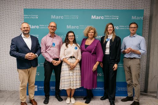 Vorschau Bild von Die internationale Jury (von links nach rechts): Elemér Eszter,
Managing Director & Chairman von Impact Ventures; Zdnek Fred Fous,
Founder & Investor von PurposeTech; Magdaléna Radová, Consultant für
Impact Investment; Ioana Gheorghiade, Chief Risk Officer der Banca
Comercială Română; Cornelia Diesenreiter, Co-Founder und CEO von
Unverschwendet; Philipp Thurn und Taxis von CNB Capital und
Aufsichtsratsmitglied der ERSTE Stiftung.