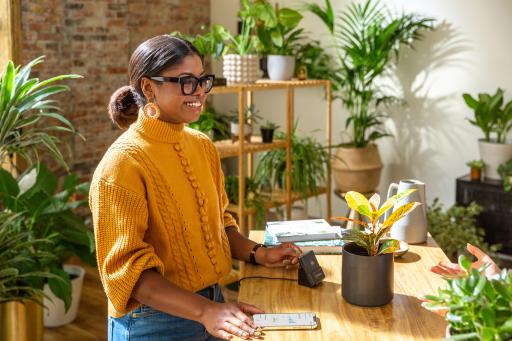 54 % of small entrepreneurs in the roof room are mothers