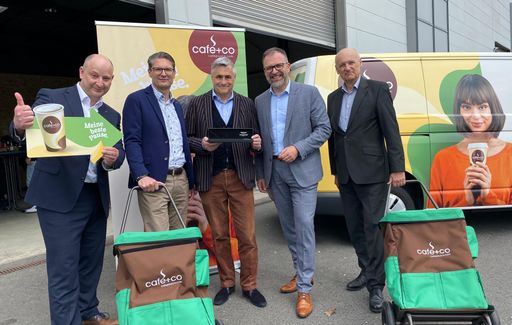  v.l.n.r. Dietmar Slowakiewicz (Geschäftsführer, café+co
Deutschland), Bernhard Meisl (Geschäftsführer, café+co Deutschland),
Thomas Karl Thomas Karl, Geschäftsführer der Firmengruppe Karl,
Fritz Kaltenegger (CEO, café+co International), Wolfgang Wagner
(Geschäftsleiter, café+co International)