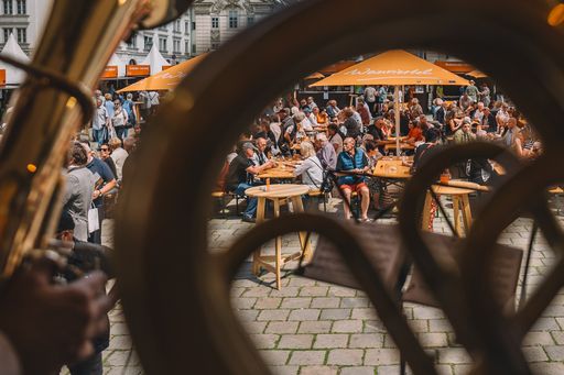 Vorschau Bild von Buntes Bühnenprogramm