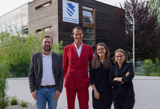  Verleihung des Consumer Research Awards (v.l.n.r.: (v.l.n.r.):
Robert Fina, MA (Wissenschaftlicher Mitarbeiter Institut für
Wissenschaftsmethodik & Marktforschung), Mag. Thomas Schwabl (CEO
Marketagent), Julia Krall, MA (Studiengangsleiterin Master "Consumer
Research & Data Driven Marketing"), Mag. Andrea Berger (Research &
Communications Marketagent))