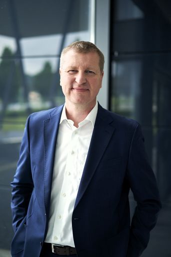 Vorschau Bild von Jürgen Pürzer, CFO NTT DATA Business Solutions // Weiterer Text
über ots und www.presseportal.de/nr/24336 / Die Verwendung dieses
Bildes für redaktionelle Zwecke ist unter Beachtung aller
mitgeteilten Nutzungsbedingungen zulässig und dann auch honorarfrei.
Veröffentlichung ausschließlich mit Bildrechte-Hinweis.
